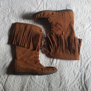 Moccasin boots with fringe